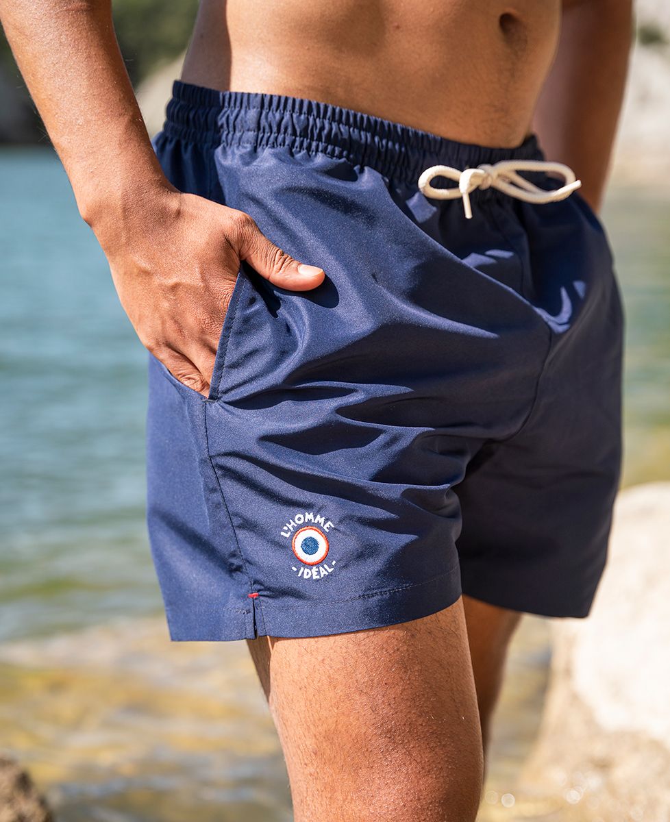 Short de bain recyclé Filgood Filgood L'homme idéal cocarde (brodé) - Cadeaux Papa